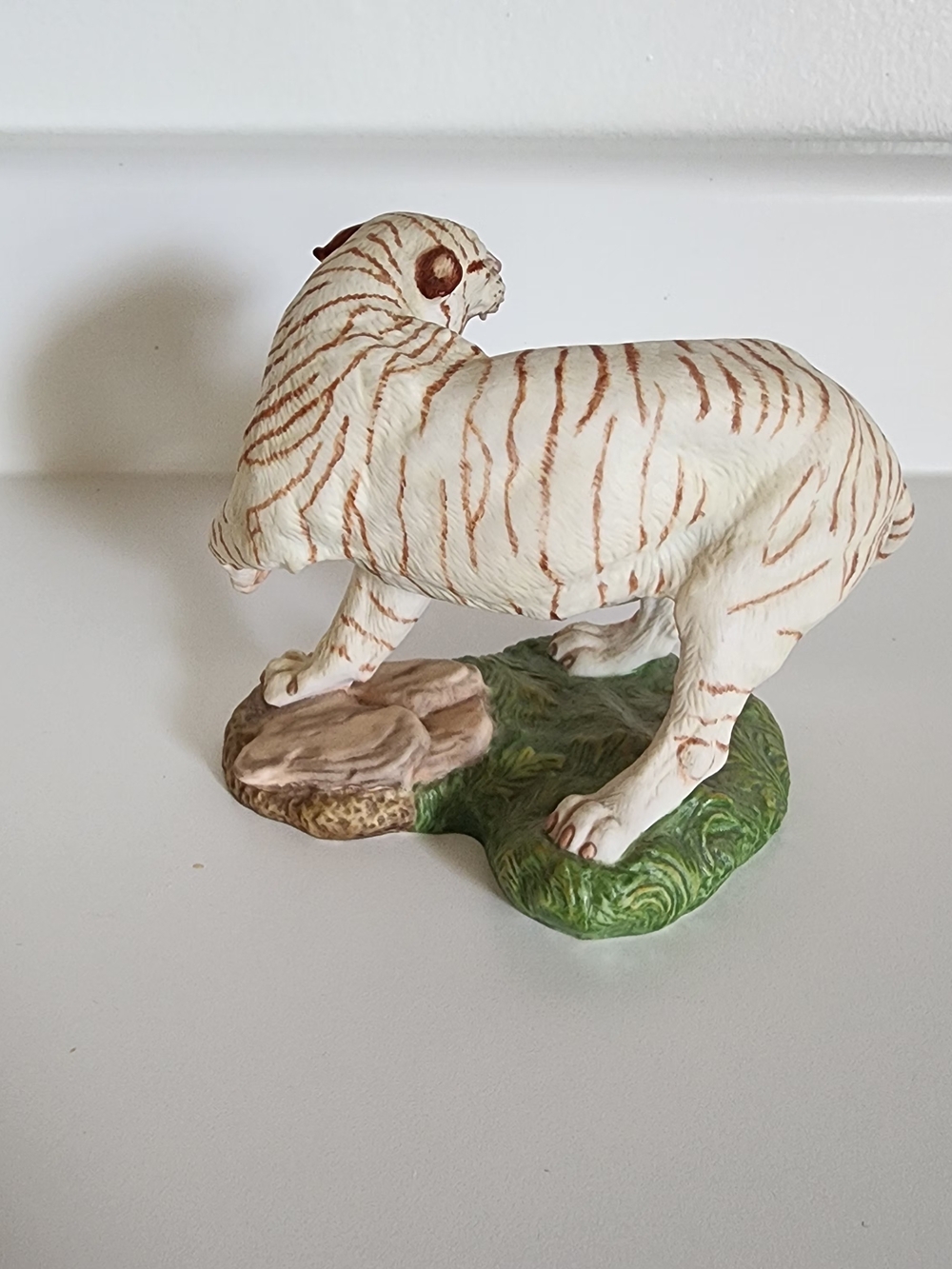Porcelain White Tiger Figurine with Tan Stripes - Picture 4 of 7